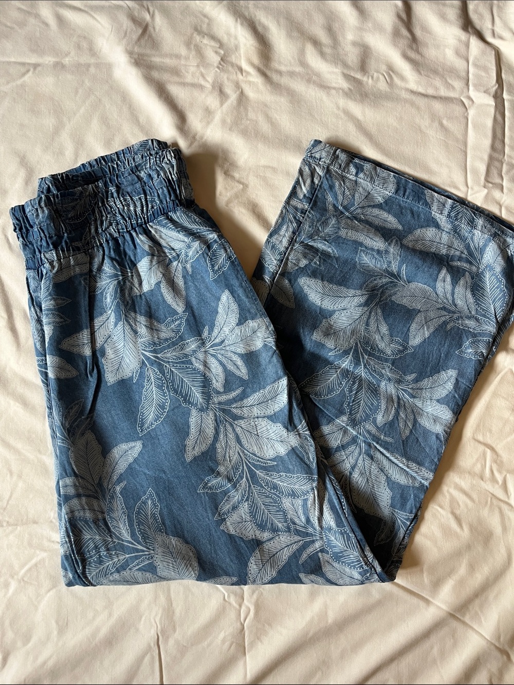 Woman’s Blue Leaf-Print wide leg pants